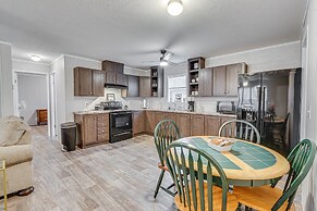 Pet-friendly Home ~ 10 Mi to Hocking Hills!