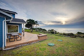 Dreamy Port Orford Home w/ Oceanfront Views