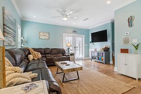 Family-friendly Pensacola Home < 1 Mi to Beach!