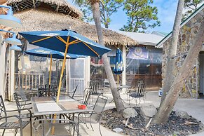 Family-friendly Pensacola Home < 1 Mi to Beach!