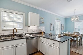 Family-friendly Pensacola Home < 1 Mi to Beach!