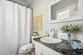 Family-friendly Pensacola Home < 1 Mi to Beach!