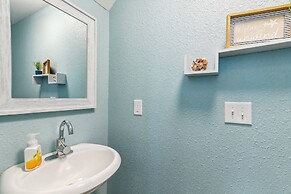 Family-friendly Pensacola Home < 1 Mi to Beach!