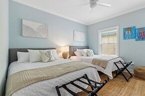 Family-friendly Pensacola Home < 1 Mi to Beach!