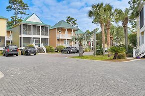 Family-friendly Pensacola Home < 1 Mi to Beach!
