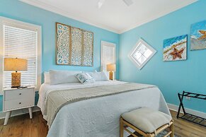 Family-friendly Pensacola Home < 1 Mi to Beach!