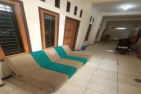 SPOT ON 93385 Penginapan Hj Lilis 2 Syariah