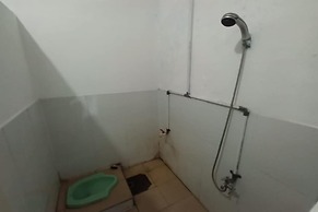 SPOT ON 93385 Penginapan Hj Lilis 2 Syariah