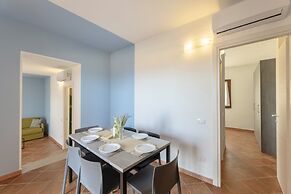 Residence with pool in Isola Rossa