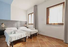 Residence with pool in Isola Rossa