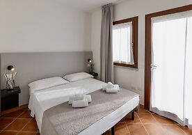 Residence with pool in Isola Rossa