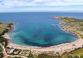 Residence with pool in Isola Rossa