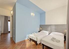 Residence with pool in Isola Rossa