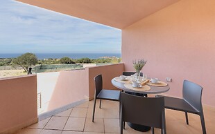 Residence with pool in Isola Rossa