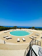 Residence with pool in Isola Rossa