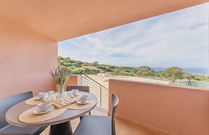 Residence with pool in Isola Rossa