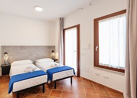 Residence with pool in Isola Rossa