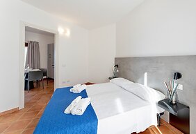 Residence with pool in Isola Rossa