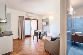 Residence with pool in Isola Rossa