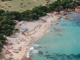 Residence with pool in Isola Rossa