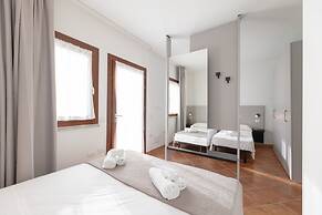 Residence with pool in Isola Rossa