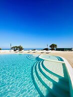 Residence with pool in Isola Rossa