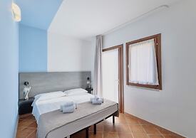 Residence with pool in Isola Rossa