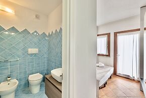 Residence with pool in Isola Rossa