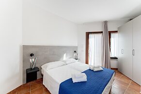 Residence with pool in Isola Rossa