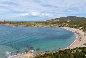 Residence with pool in Isola Rossa