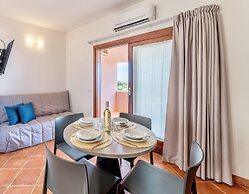 Residence with pool in Isola Rossa