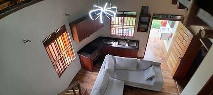 White Cat Farm Hut Inn