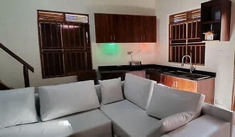 White Cat Farm Hut Inn