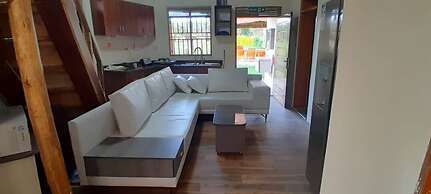 White Cat Farm Hut Inn