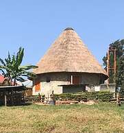 White Cat Farm Hut Inn