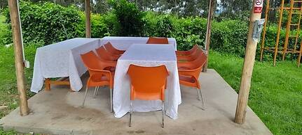 White Cat Farm Hut Inn