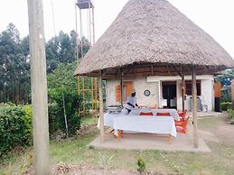 White Cat Farm Hut Inn