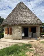 White Cat Farm Hut Inn