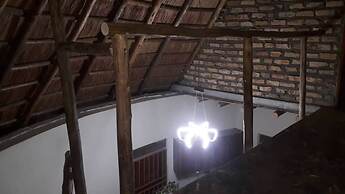 White Cat Farm Hut Inn