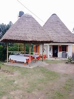 White Cat Farm Hut Inn