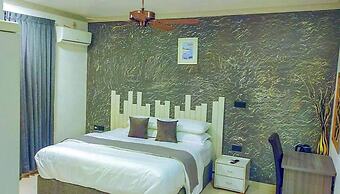 Turtle Inn Dharavandhoo