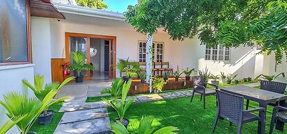 Turtle Inn Dharavandhoo