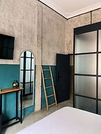 Sundays Café & Hotel