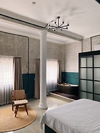 Sundays Café & Hotel