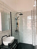 Sundays Café & Hotel