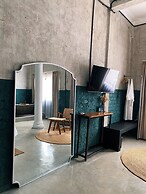 Sundays Café & Hotel