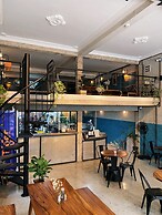 Sundays Café & Hotel