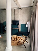 Sundays Café & Hotel