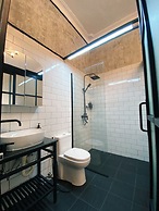 Sundays Café & Hotel