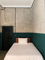 Sundays Café & Hotel